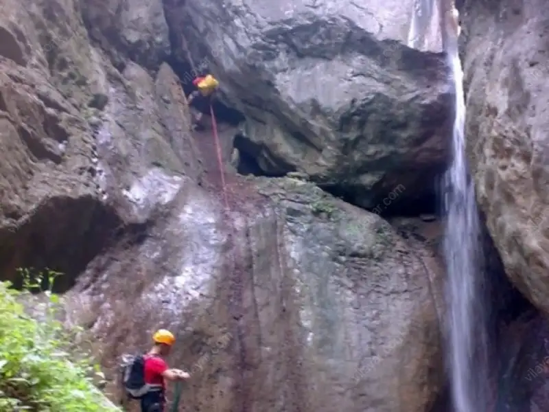 آبشارهای دره تل‌انبار؛ ماجراجویی در سرزمین صخره و آب